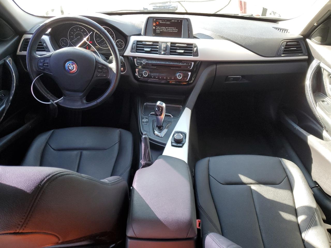 WBA8E5G3XHNU42734 2017 BMW 320 Xi