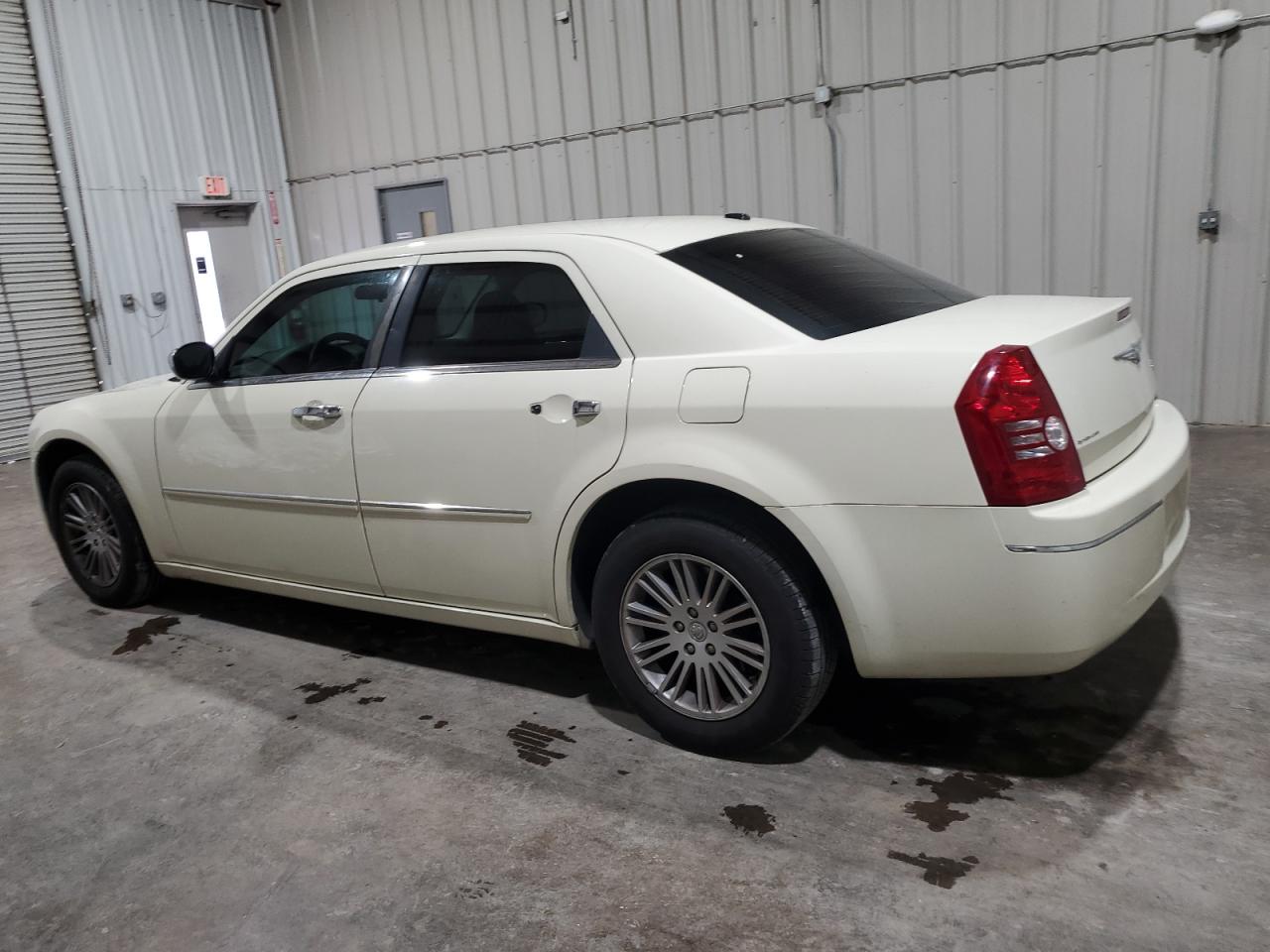 2C3CA4CD7AH330588 2010 Chrysler 300 Touring