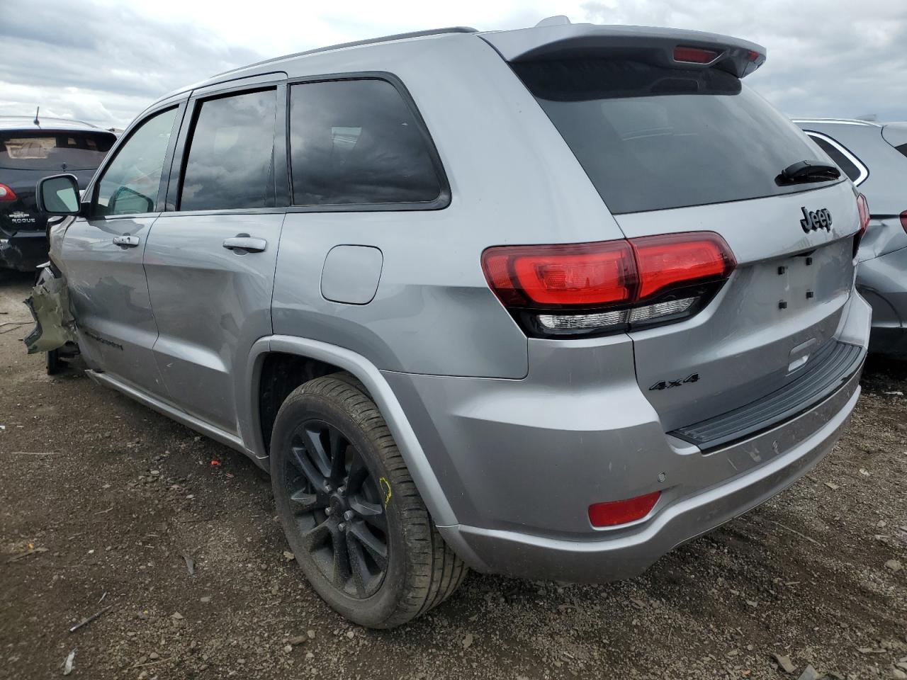 1C4RJFAG2JC357120 2018 Jeep Grand Cherokee Laredo