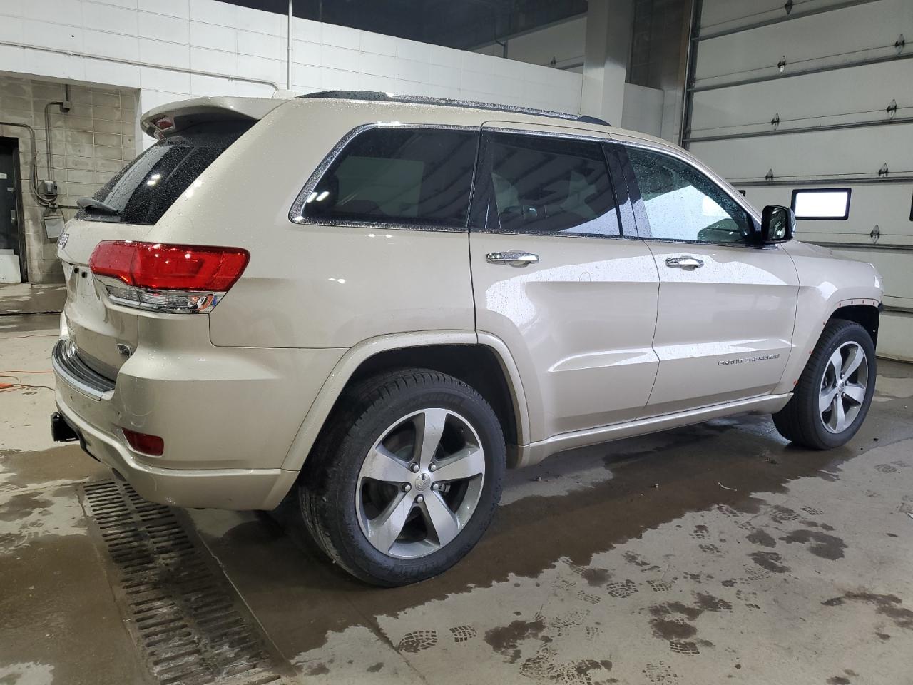 2014 Jeep Grand Cherokee Overland vin: 1C4RJFCG8EC355830