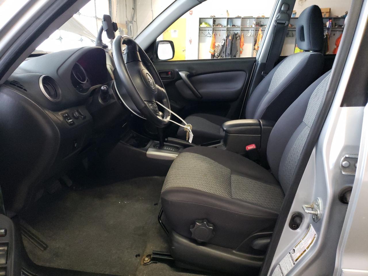 JTEHD20V340012563 2004 Toyota Rav4