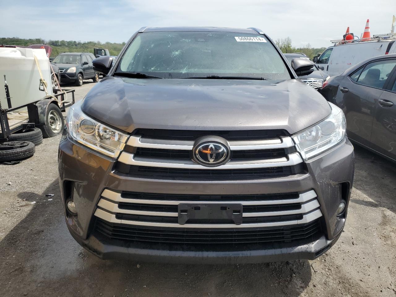 Lot #2952946819 2019 TOYOTA HIGHLANDER