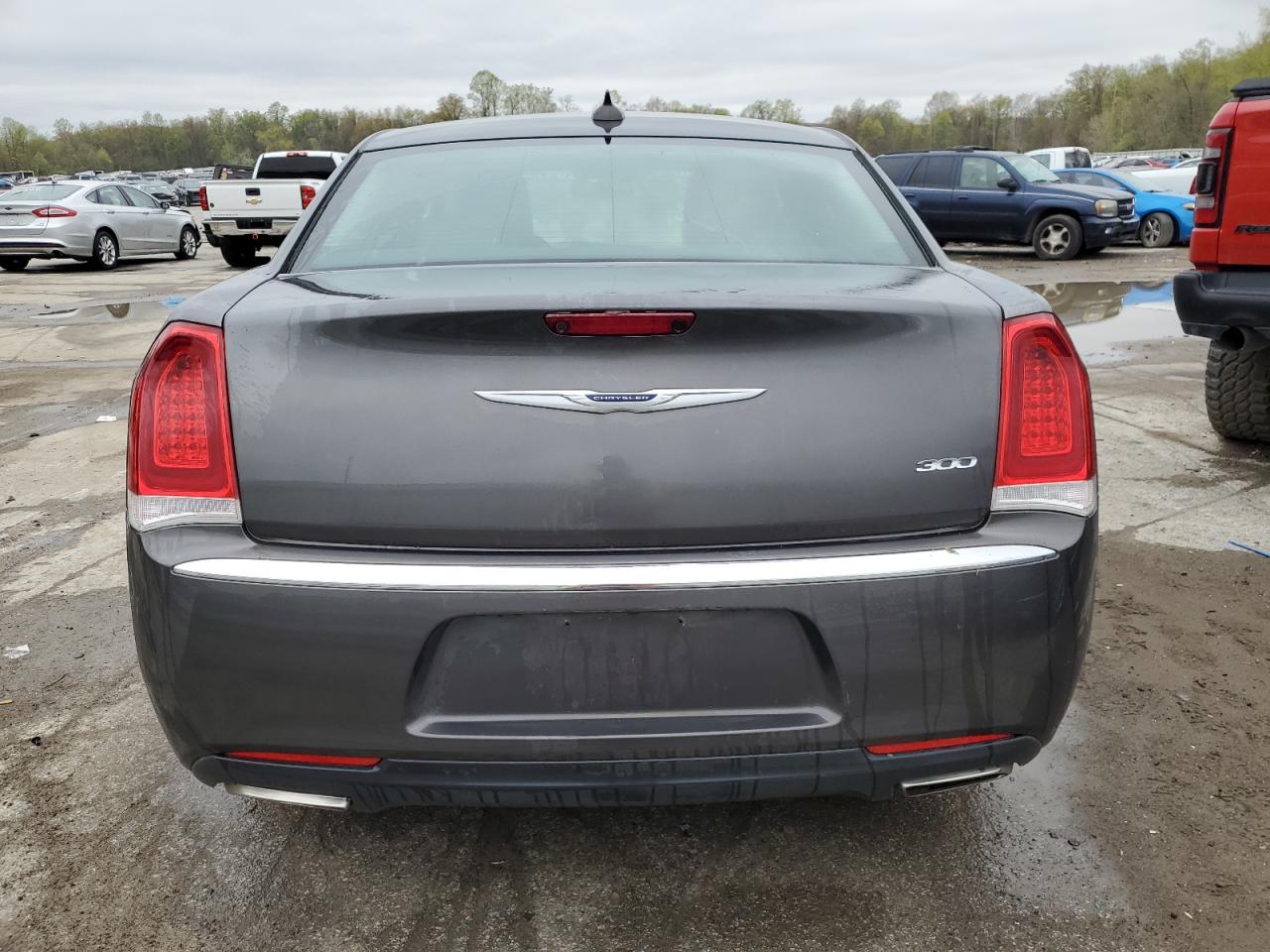 2019 Chrysler 300 Touring vin: 2C3CCAAG3KH675995