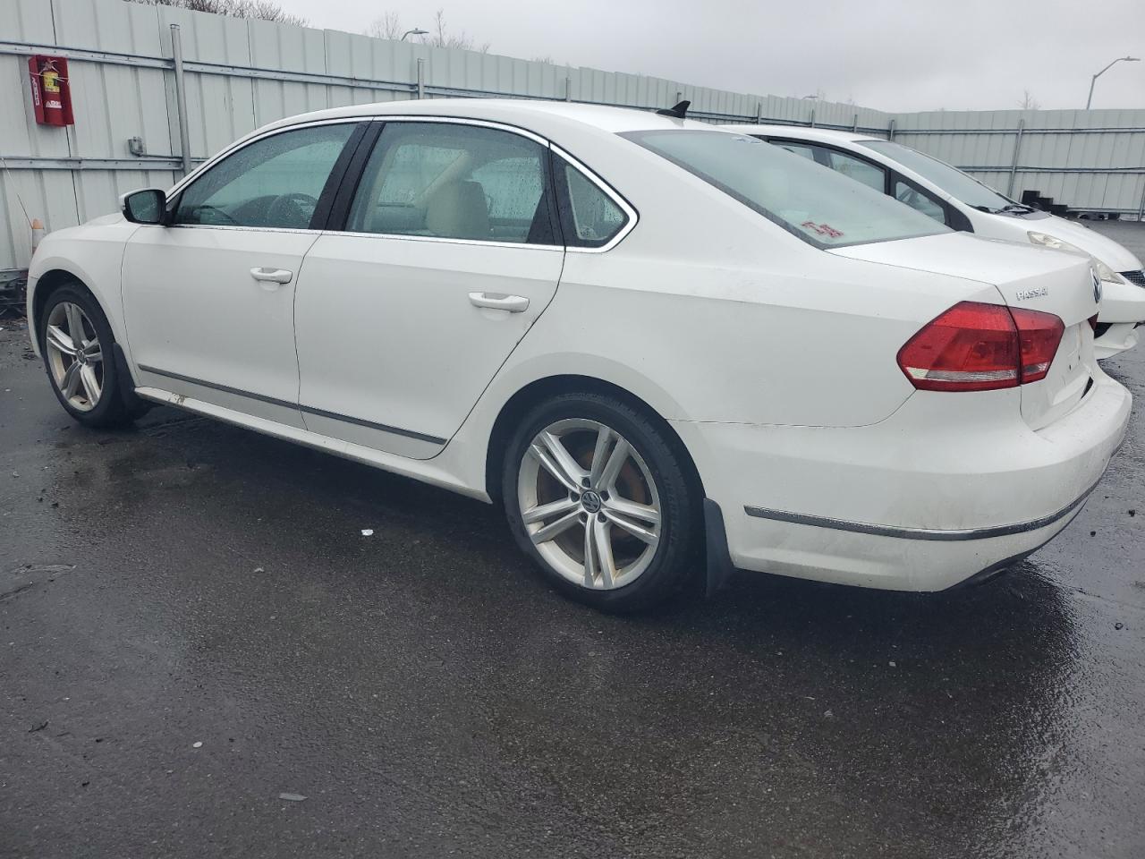 1VWBT7A36FC077946 2015 Volkswagen Passat Se