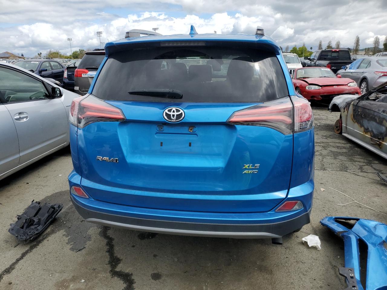 2017 Toyota Rav4 Xle vin: 2T3RFREV2HW614330