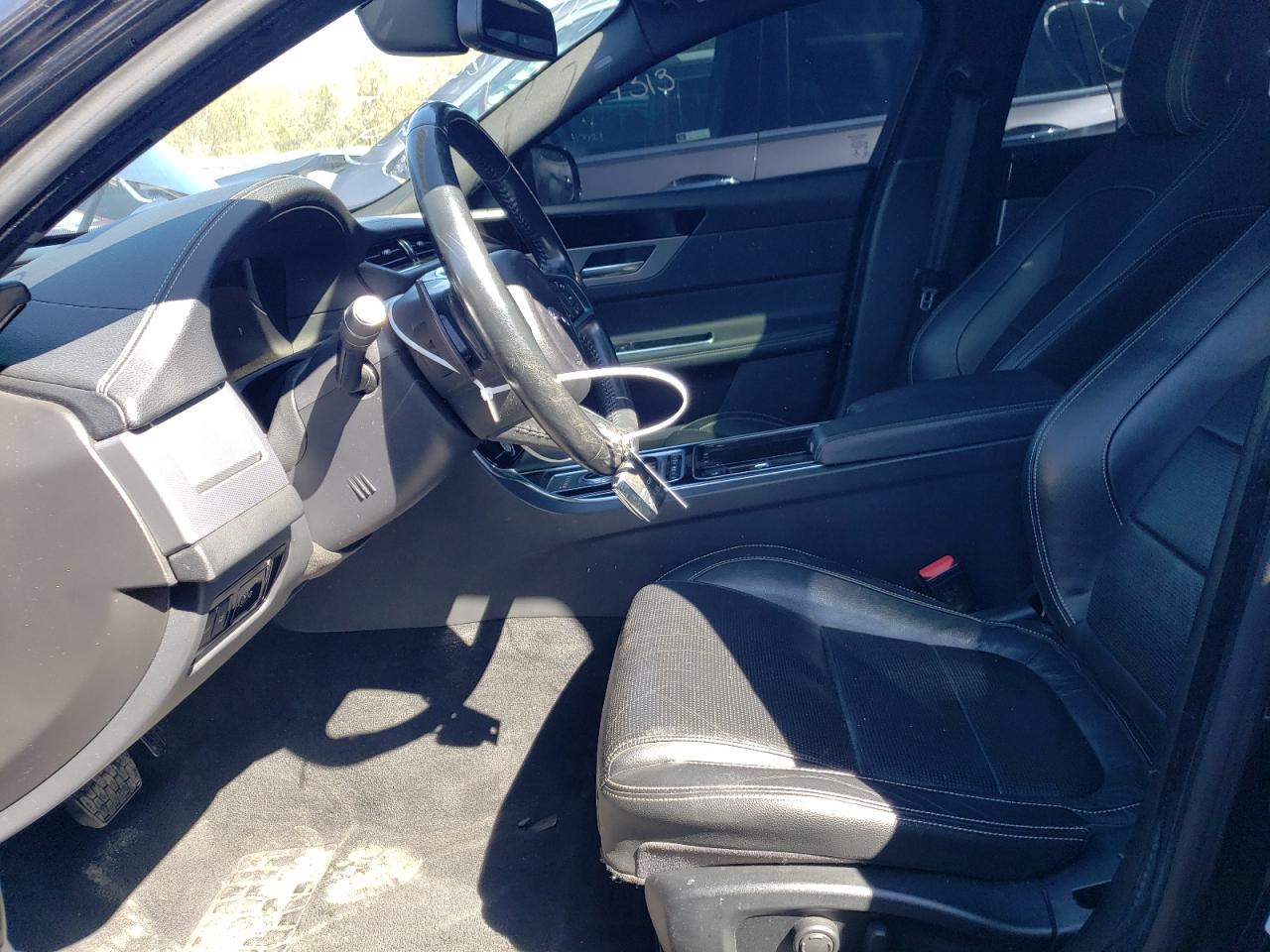 SAJBL4BV9HCY32724 2017 Jaguar Xf R - Sport