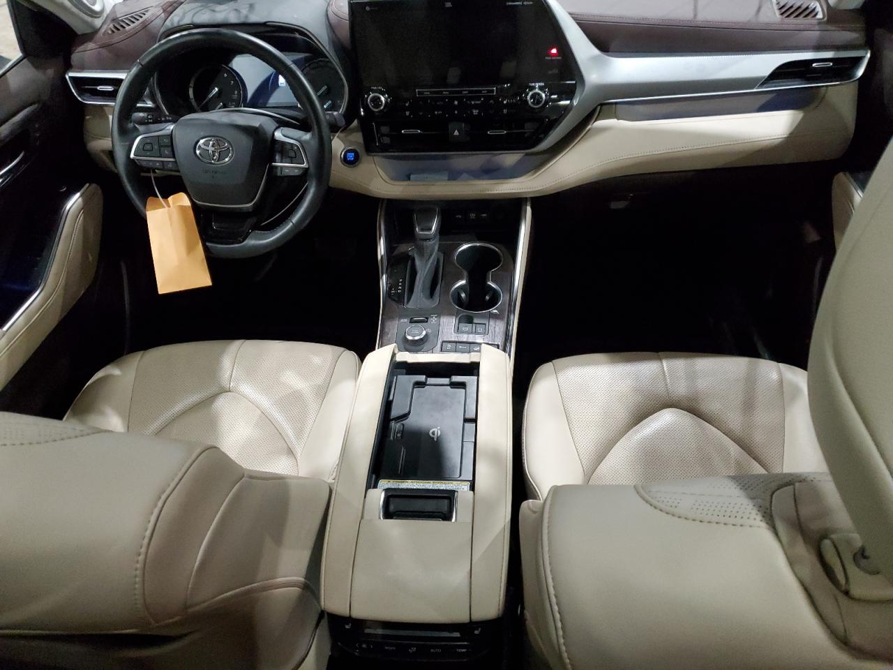 5TDFZRBH4LS019997 2020 Toyota Highlander Platinum