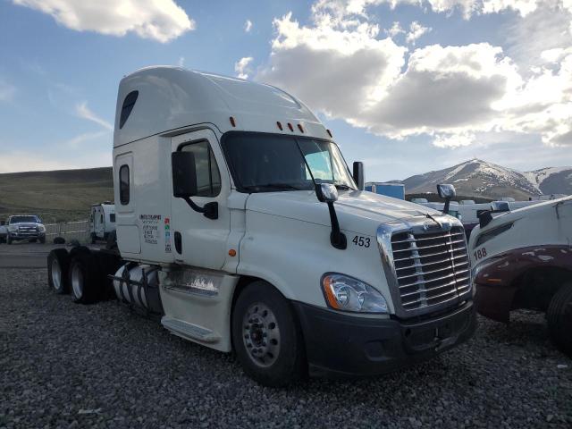 FREIGHTLINER CASCADIA 1 2017 white  diesel 3AKJGLDR1HSHZ6391 photo #1