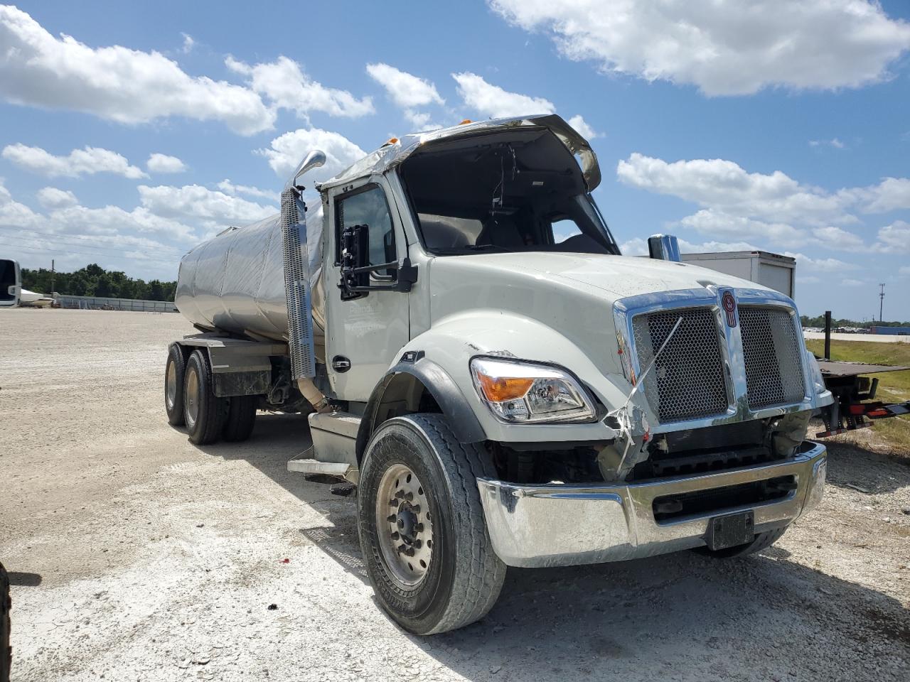  Salvage Kenworth Constructi