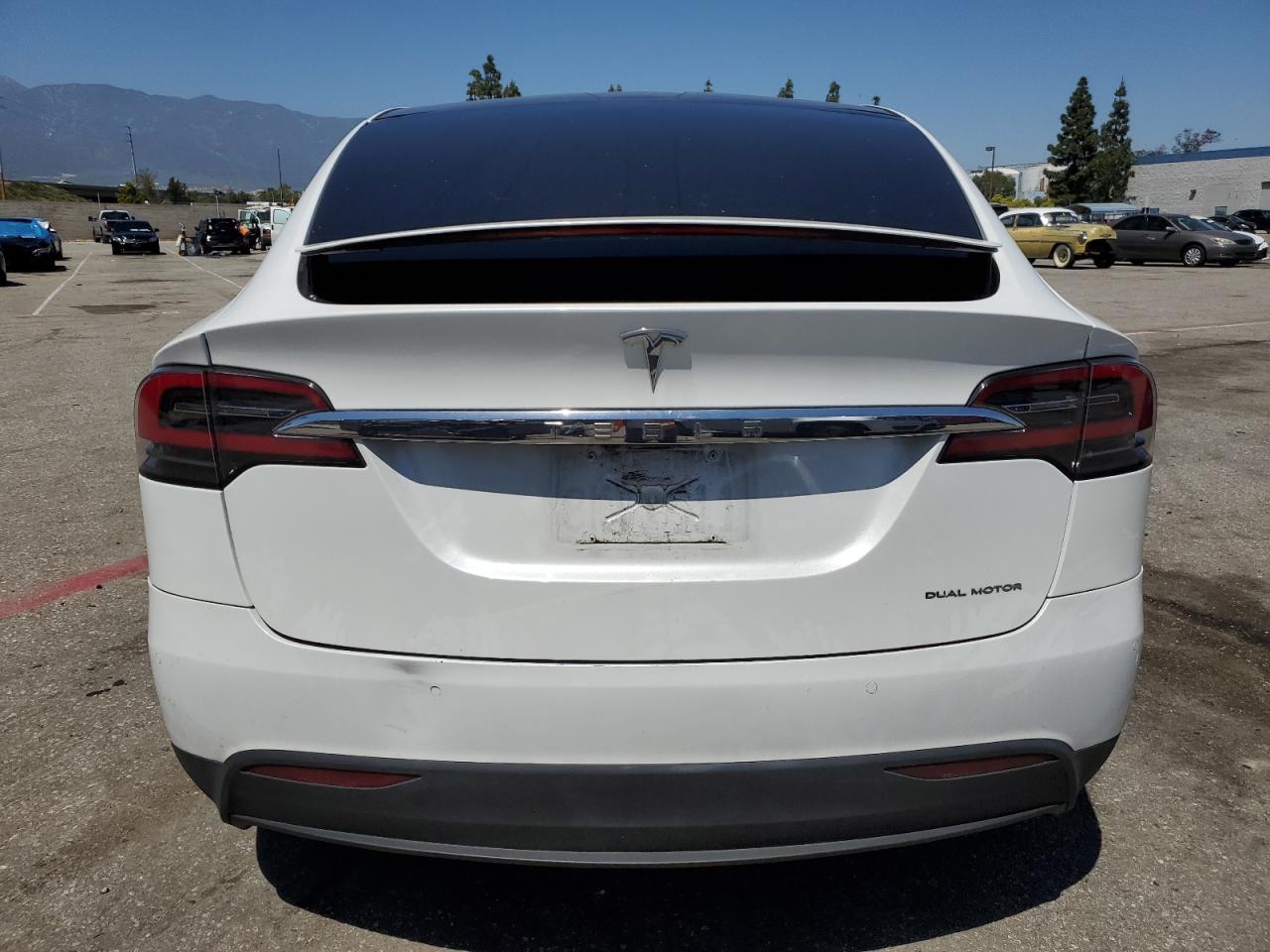 2019 Tesla Model X vin: 5YJXCAE27KF183813