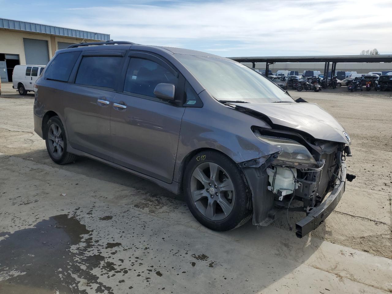 2016 Toyota Sienna Se vin: 5TDXK3DC8GS756066