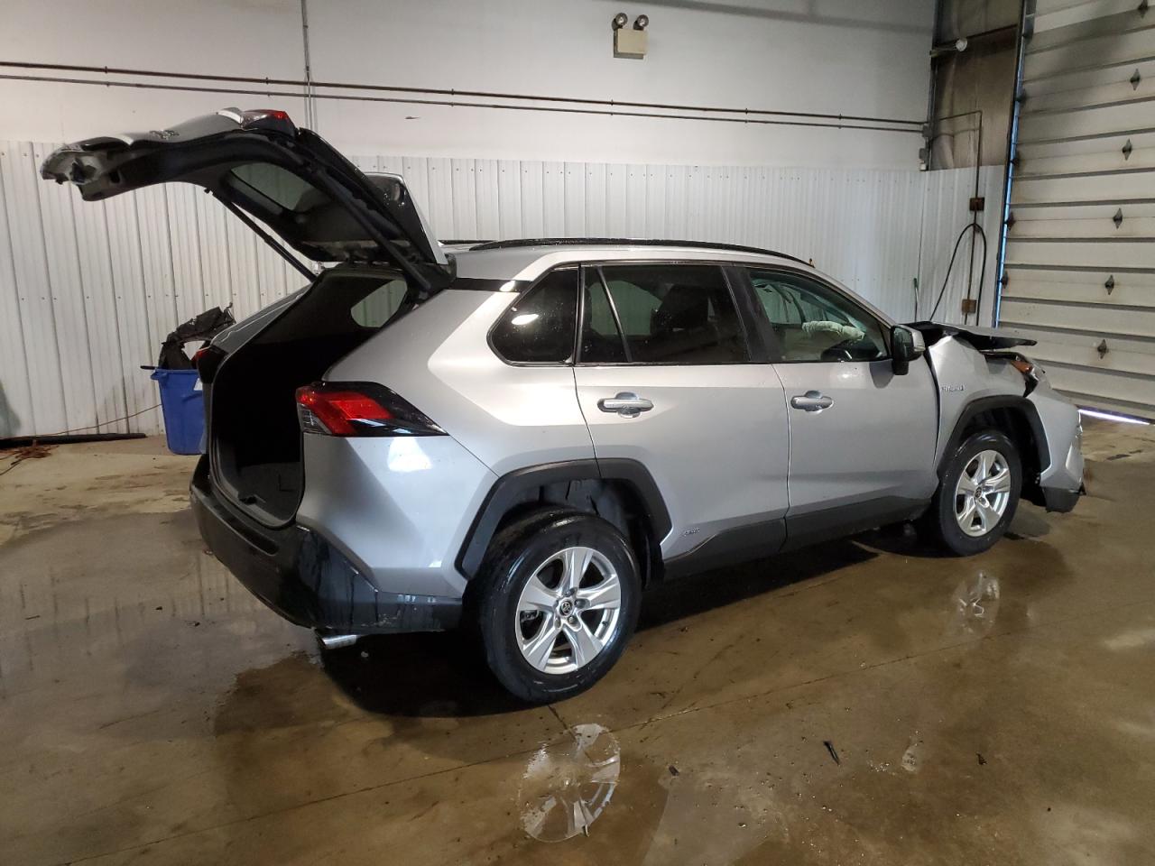 2021 Toyota Rav4 Xle vin: 4T3RWRFV2MU031734