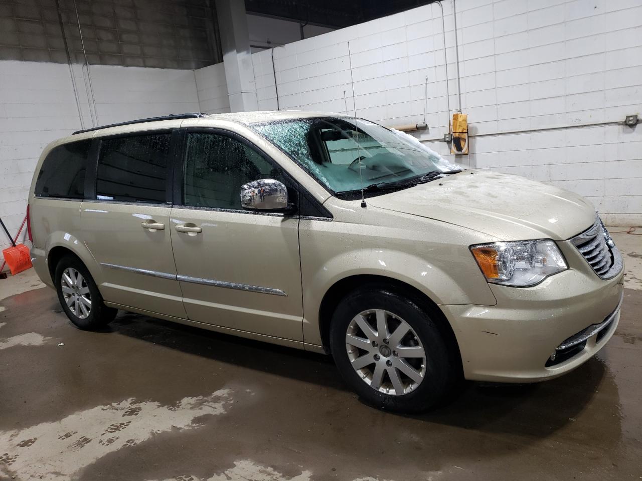 2A4RR8DG2BR799639 2011 Chrysler Town & Country Touring L