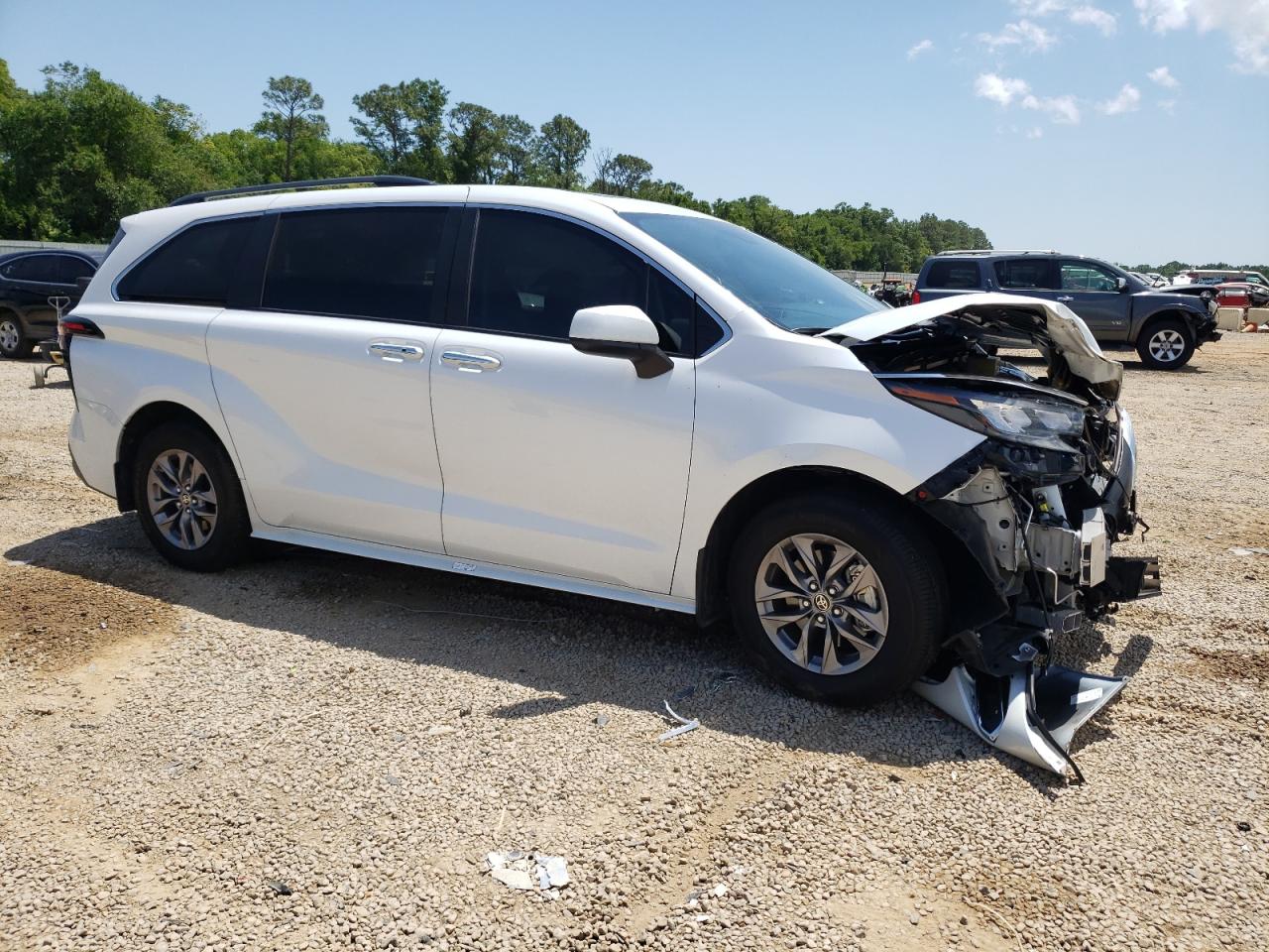 5TDYRKEC0RS183367 2024 Toyota Sienna Xle