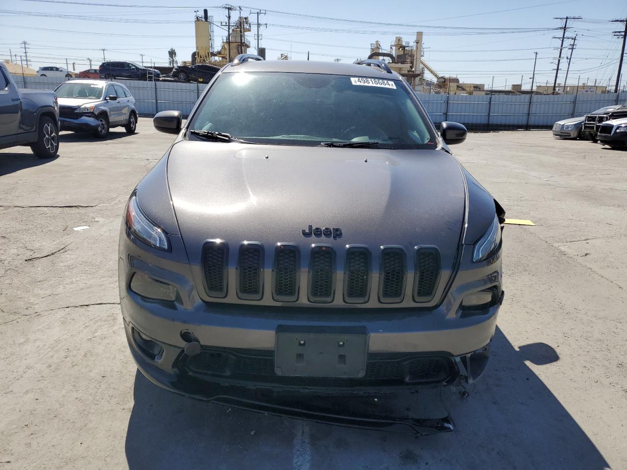 2018 Jeep Cherokee Latitude vin: 1C4PJLCB6JD588863