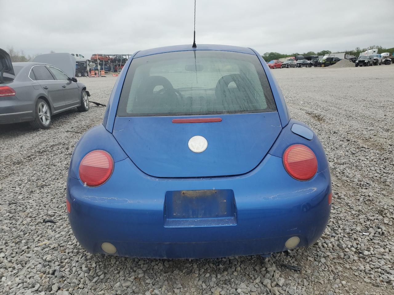 3VWCB21C72M423876 2002 Volkswagen New Beetle Gls