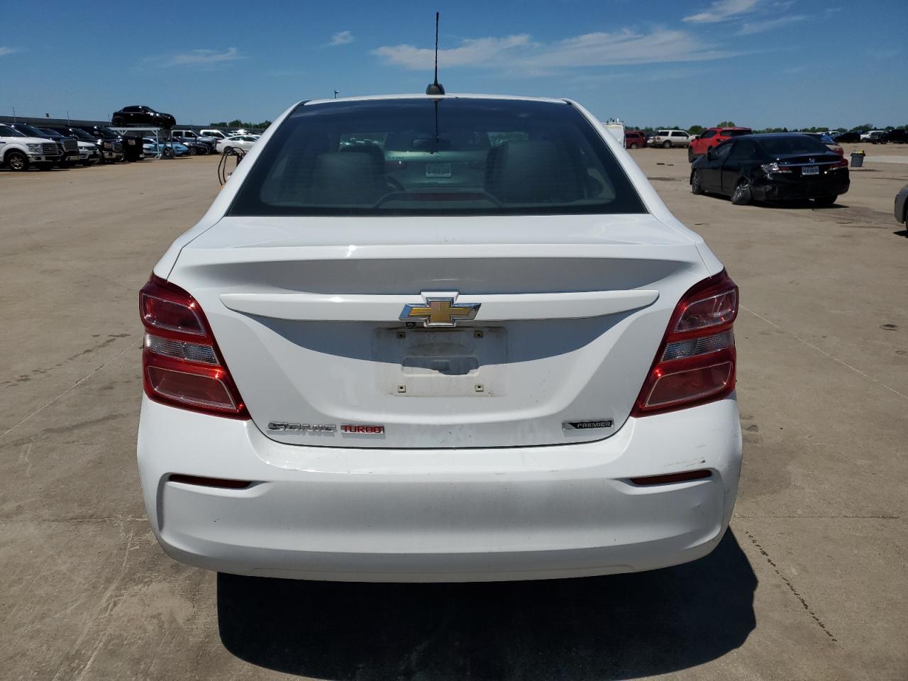 1G1JF5SBXJ4139957 2018 Chevrolet Sonic Premier