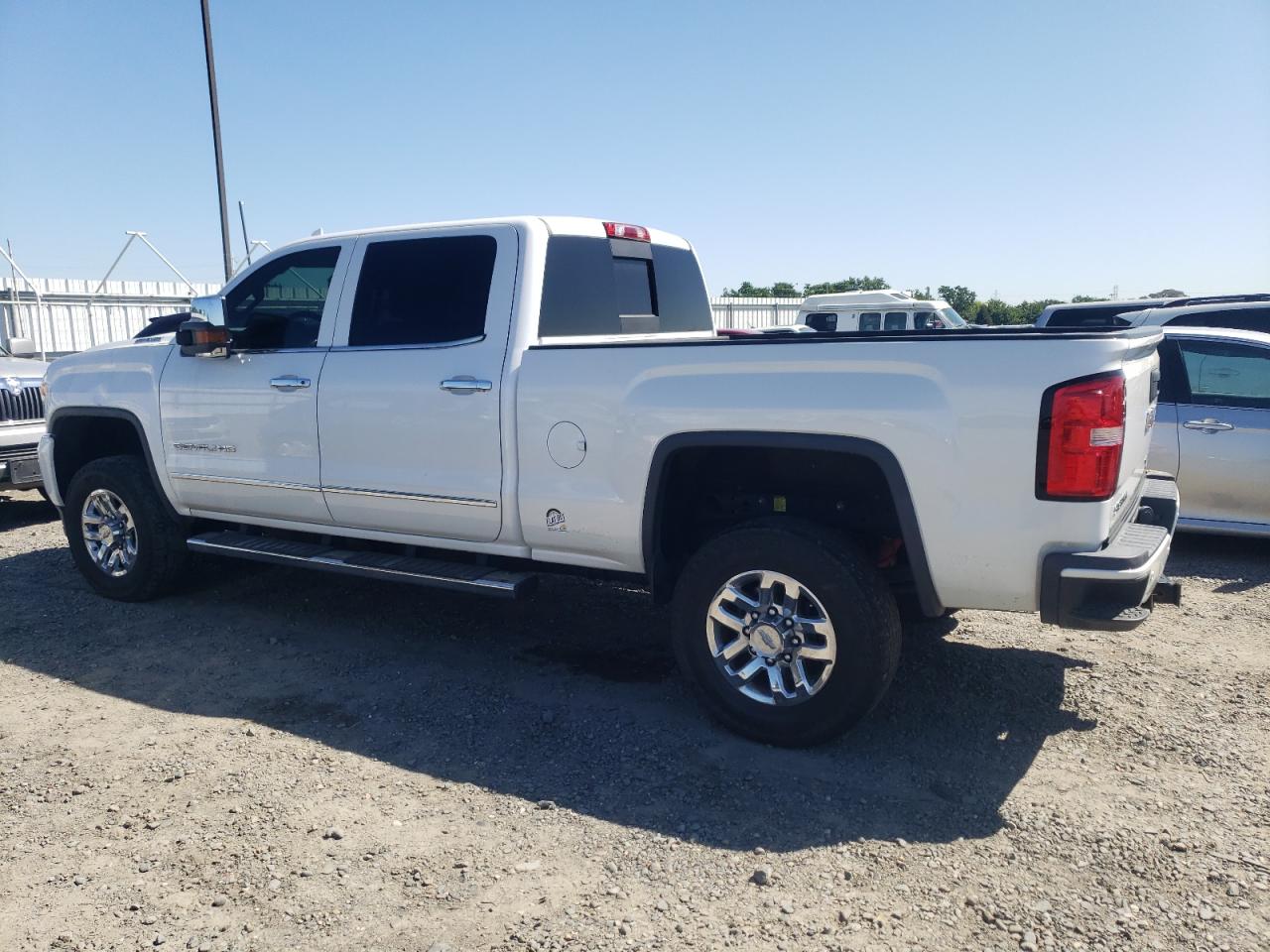 2018 GMC Sierra K2500 Denali vin: 1GT12UEY5JF195113