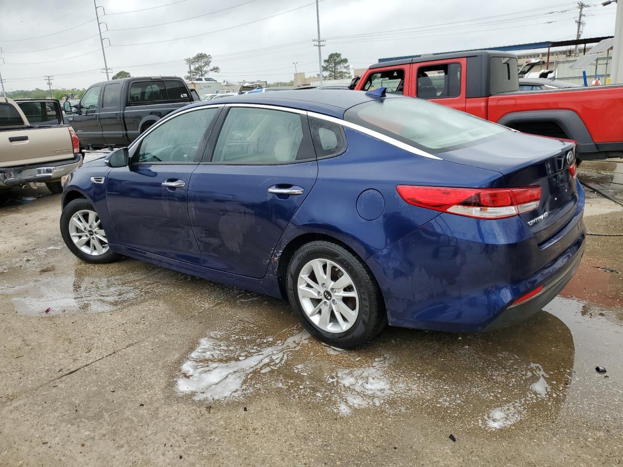 2017 Kia Optima Lx vin: 5XXGT4L35HG177513