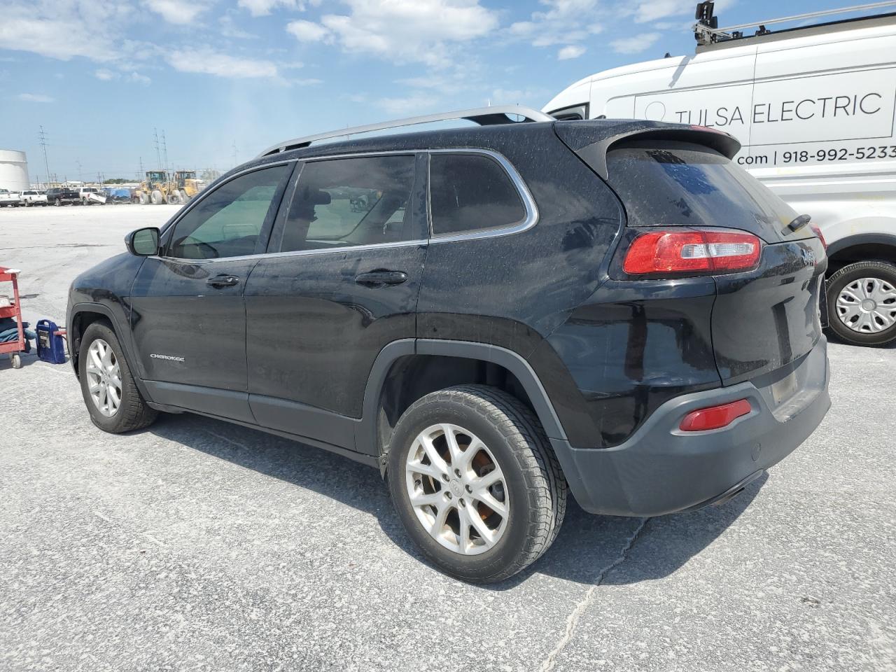 1C4PJLCB0JD510756 2018 Jeep Cherokee Latitude