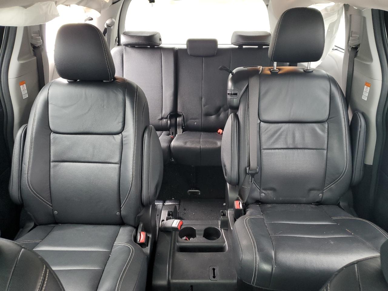 5TDXZ3DC9HS875418 2017 Toyota Sienna Se