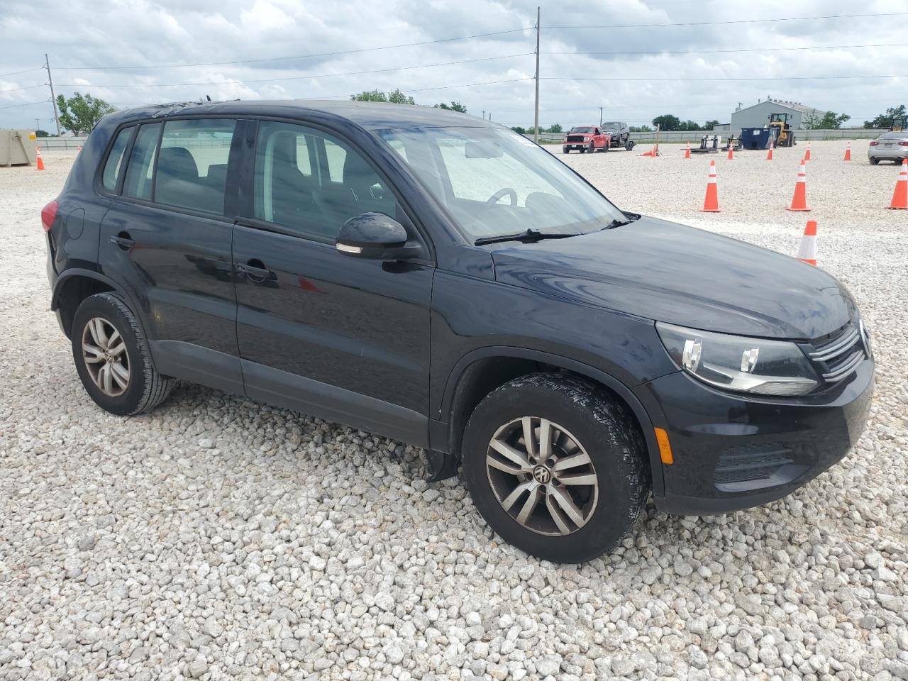 2013 Volkswagen Tiguan S vin: WVGAV7AX4DW537401