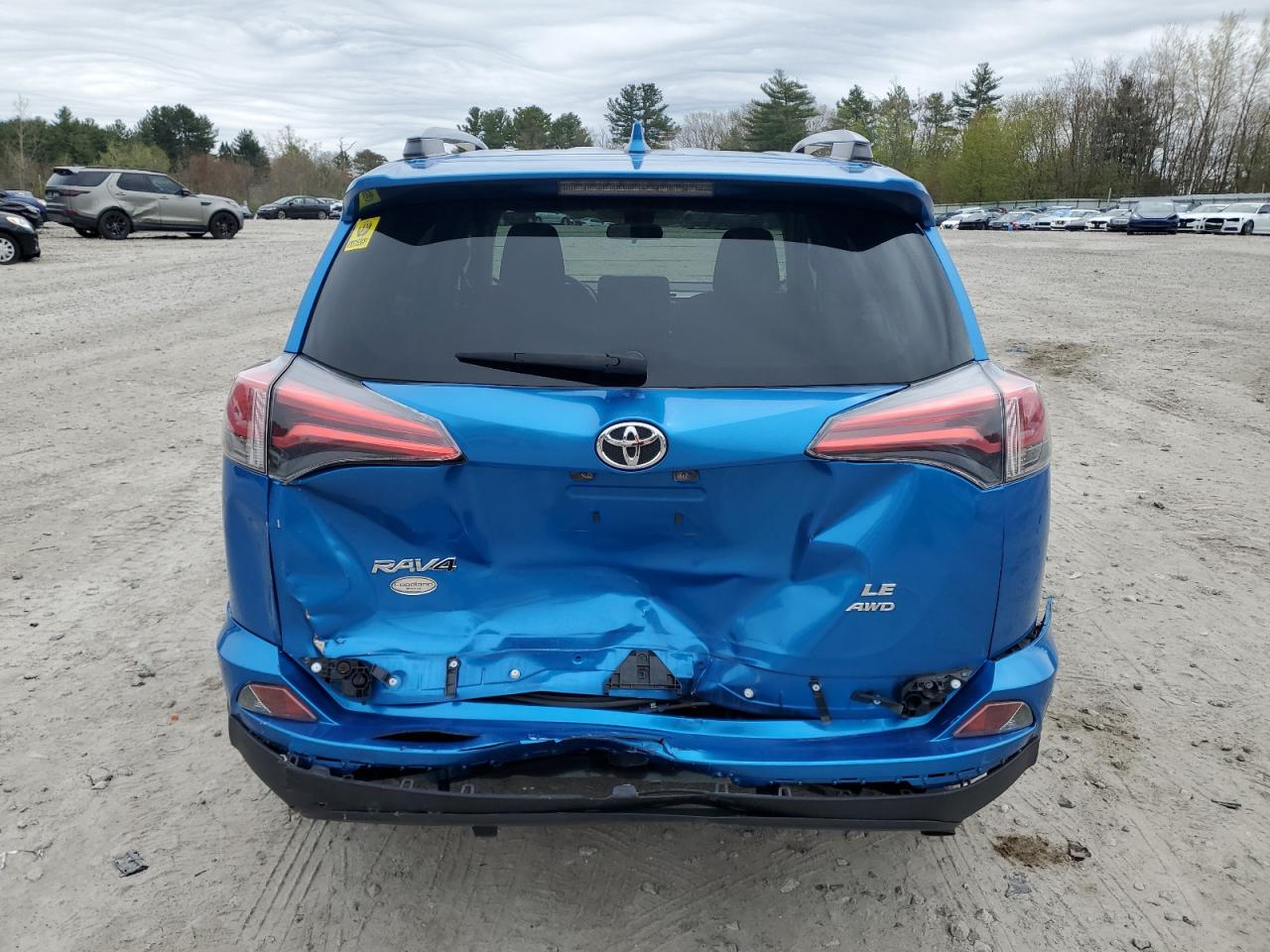 JTMBFREV9HJ153174 2017 Toyota Rav4 Le