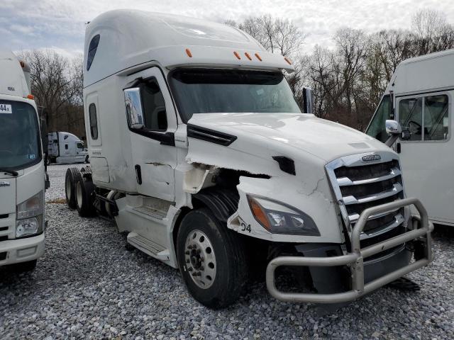 Lot #2454815699 2019 FREIGHTLINER CASCADIA 1 salvage car