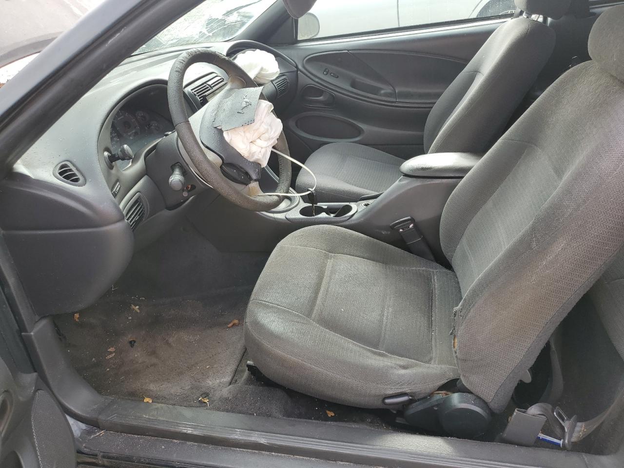 1FAFP404XYF273266 2000 Ford Mustang