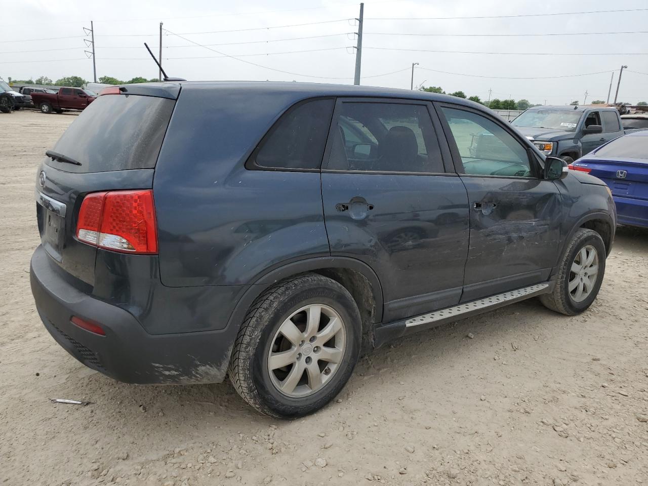 5XYKT3A12BG088717 2011 Kia Sorento Base