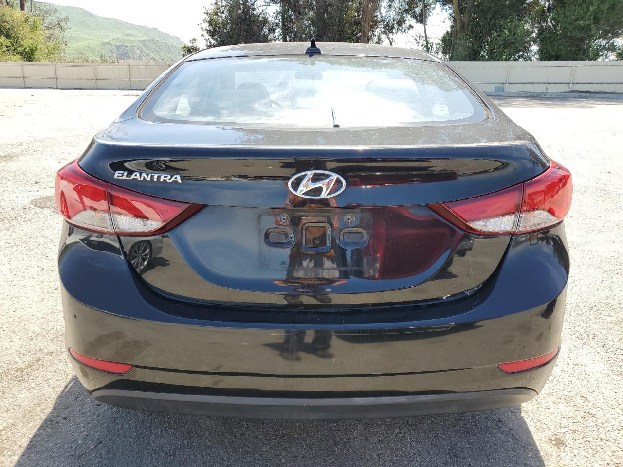 KMHDH4AE8GU529951 2016 Hyundai Elantra Se