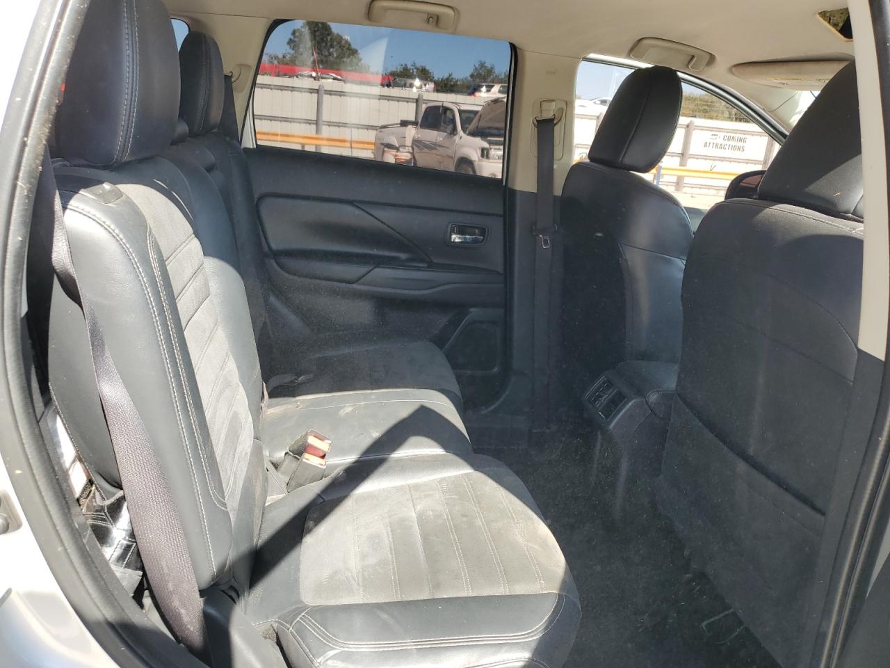 JA4AD3A39KZ035163 2019 Mitsubishi Outlander Se