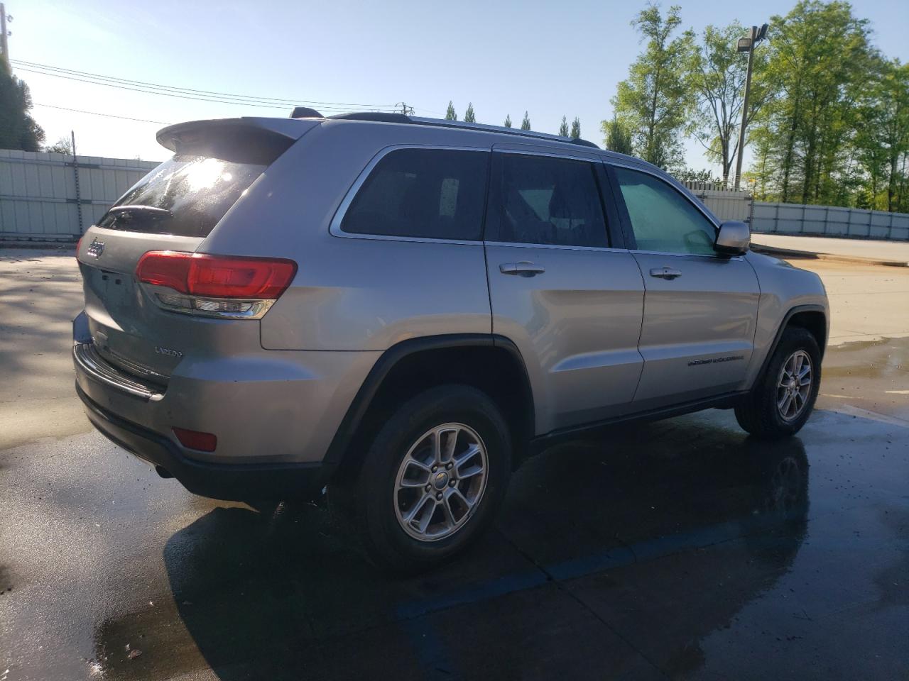 1C4RJFAG6JC127127 2018 Jeep Grand Cherokee Laredo