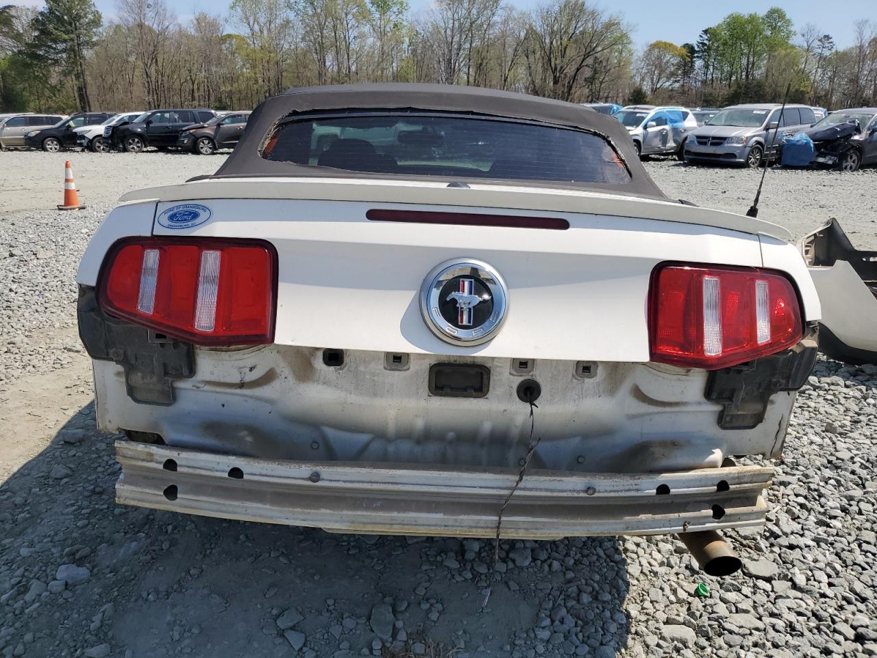 1ZVBP8EN3A5170233 2010 Ford Mustang