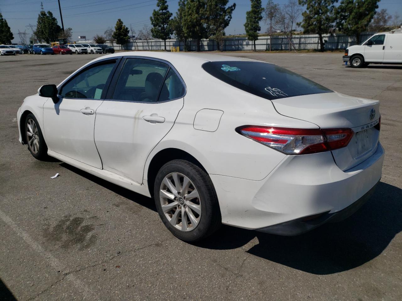 2018 Toyota Camry L vin: 4T1B11HK2JU578740