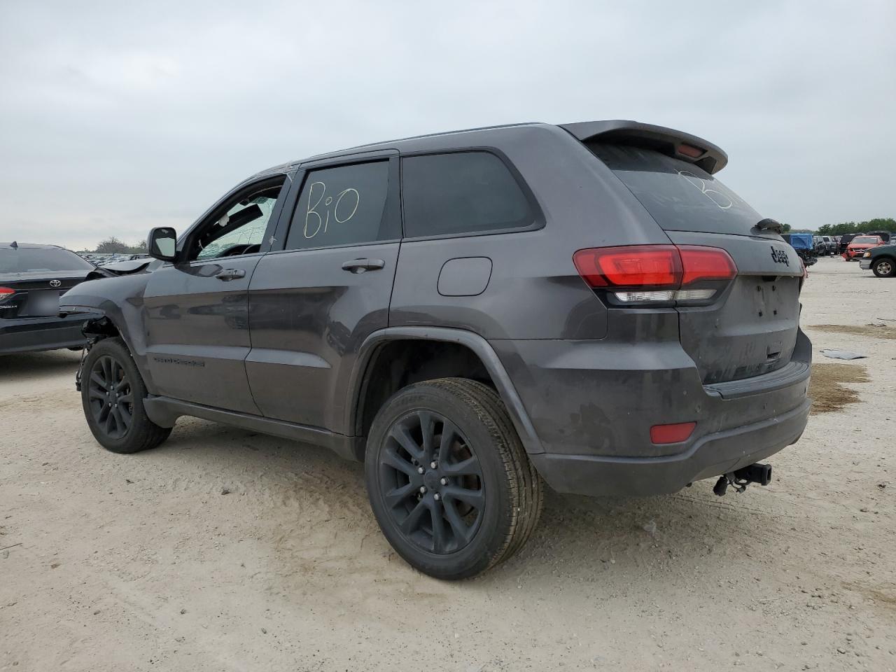 1C4RJEAG0MC844556 2021 Jeep Grand Cherokee Laredo