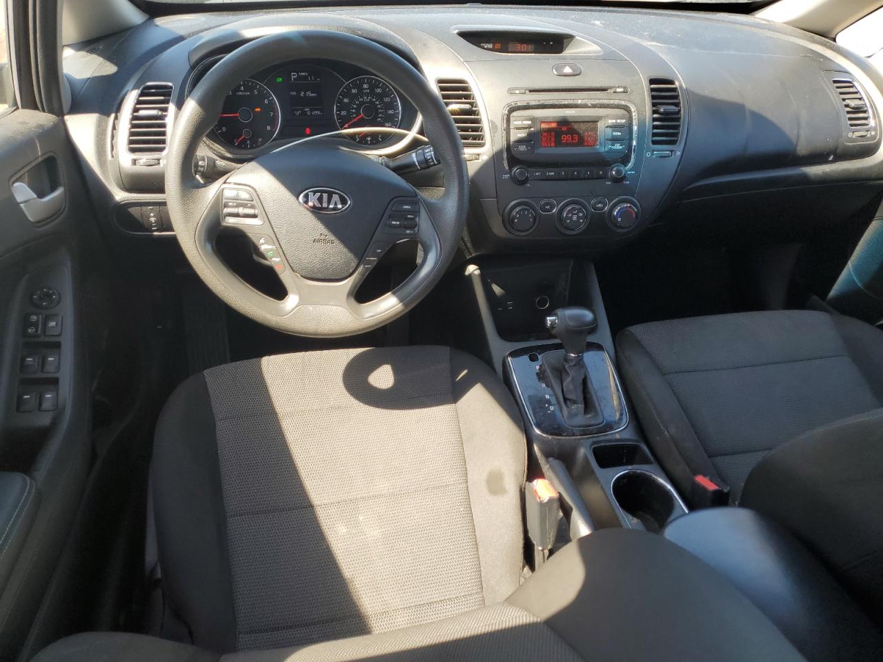 3KPFK4A71JE236656 2018 Kia Forte Lx