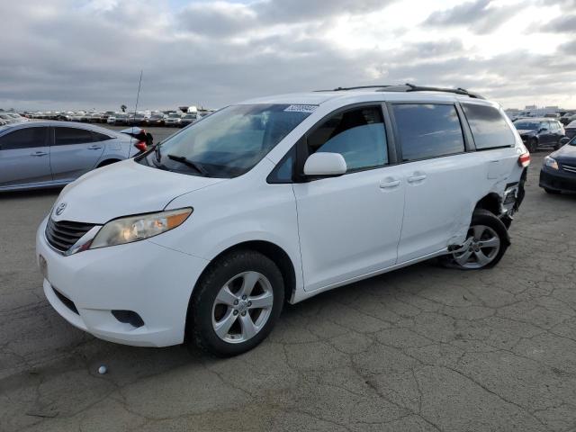 Lot #2542751139 2013 TOYOTA SIENNA LE salvage car