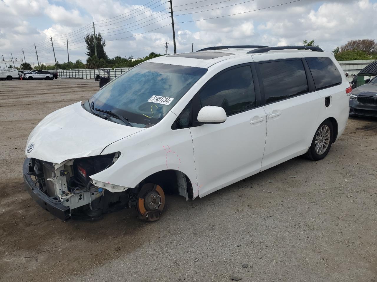 5TDYK3DCXDS280189 2013 Toyota Sienna Xle