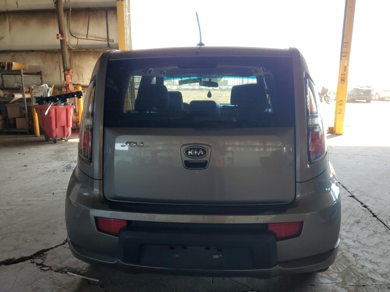 KNDJT2A23B7306563 2011 Kia Soul +