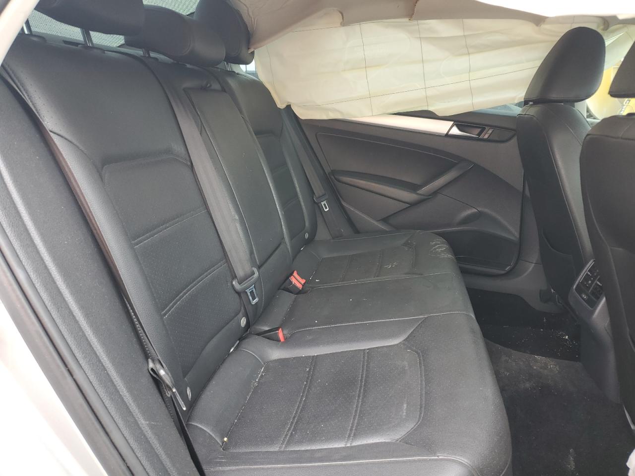 1VWBH7A37DC103629 2013 Volkswagen Passat Se