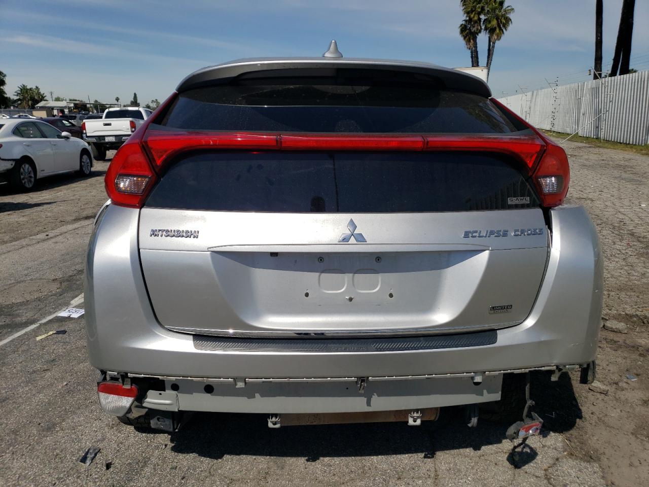 JA4AT4AA4JZ047825 2018 Mitsubishi Eclipse Cross Le