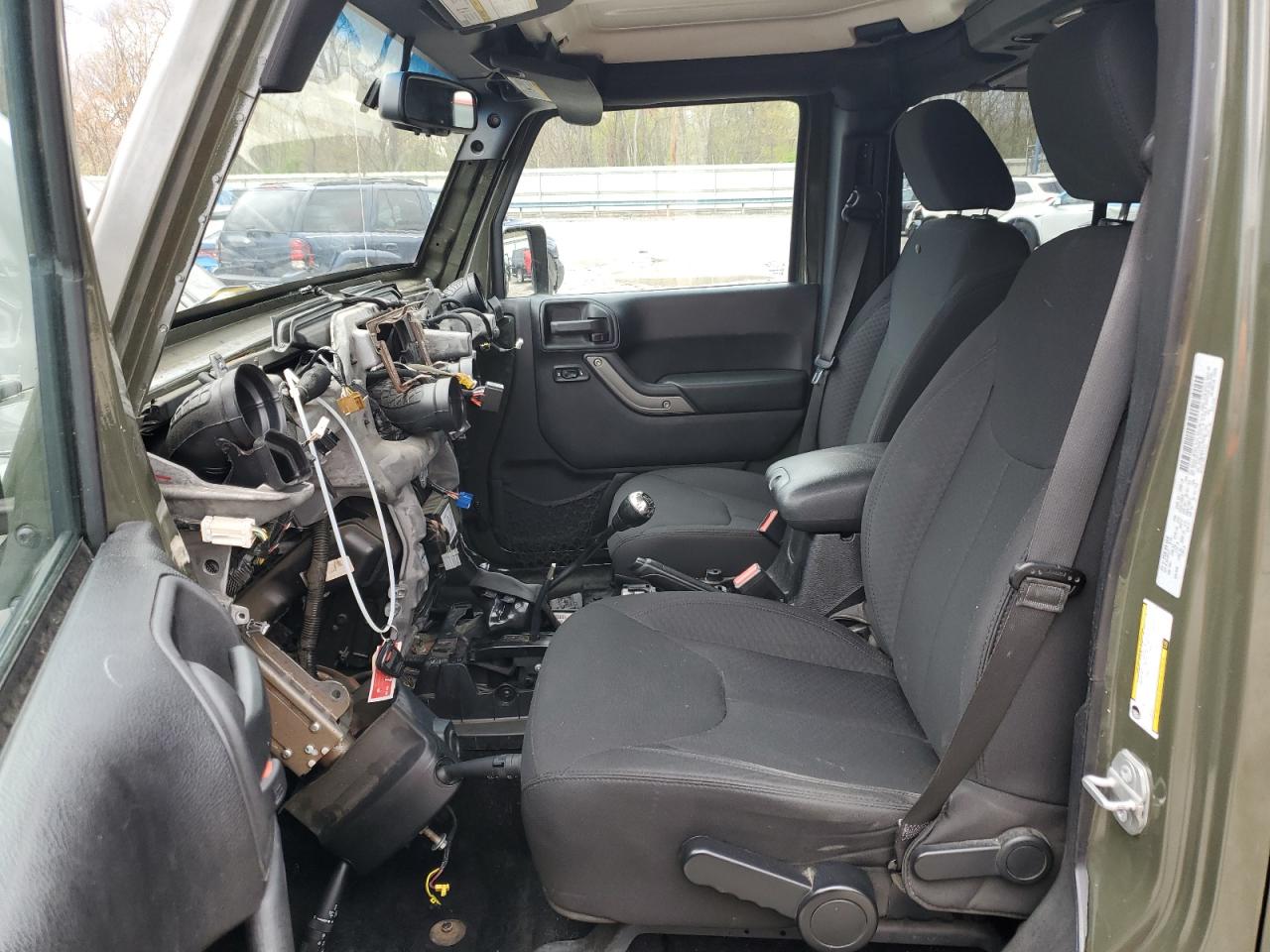 1C4BJWDG1FL764351 2015 Jeep Wrangler Unlimited Sport