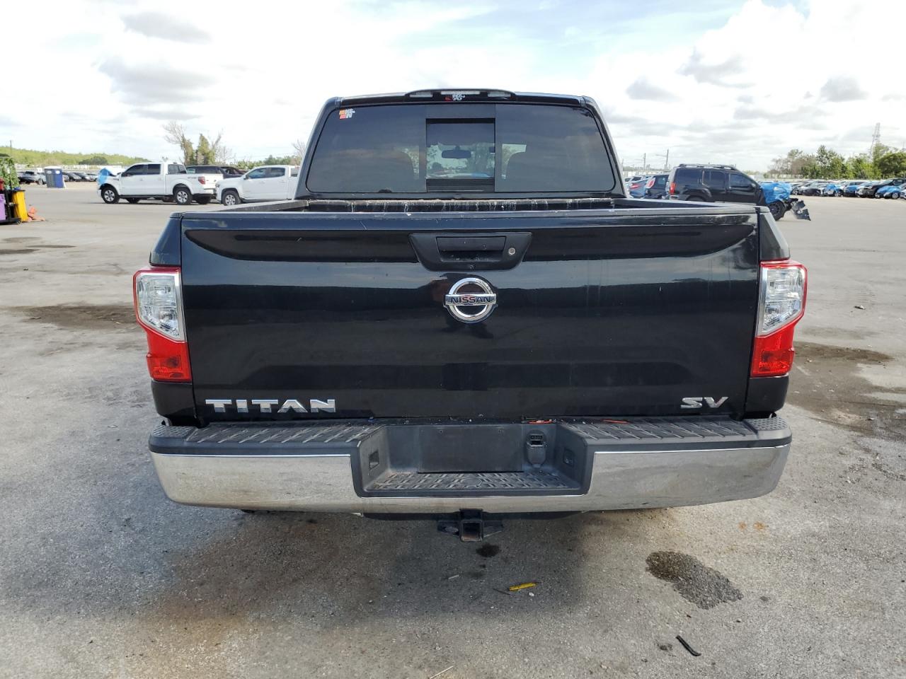 1N6AA1EK7JN509232 2018 Nissan Titan S