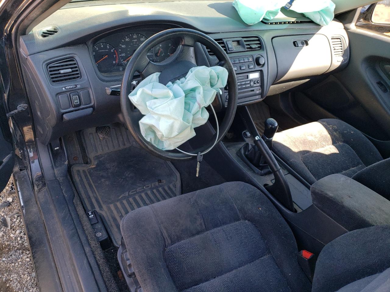 1HGCG3148YA004414 2000 Honda Accord Lx