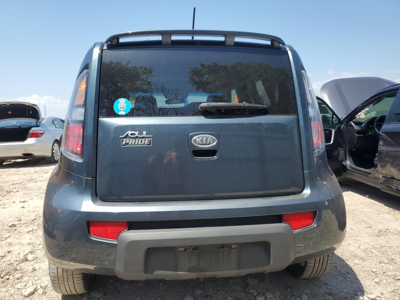 KNDJT2A2XB7282553 2011 Kia Soul +