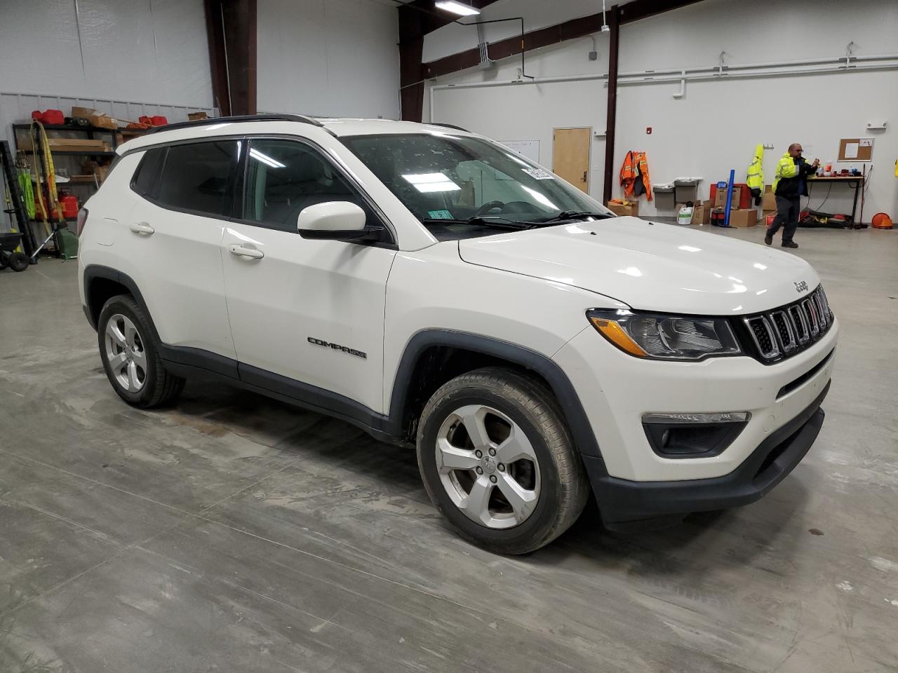 3C4NJDBB1JT478909 2018 Jeep Compass Latitude