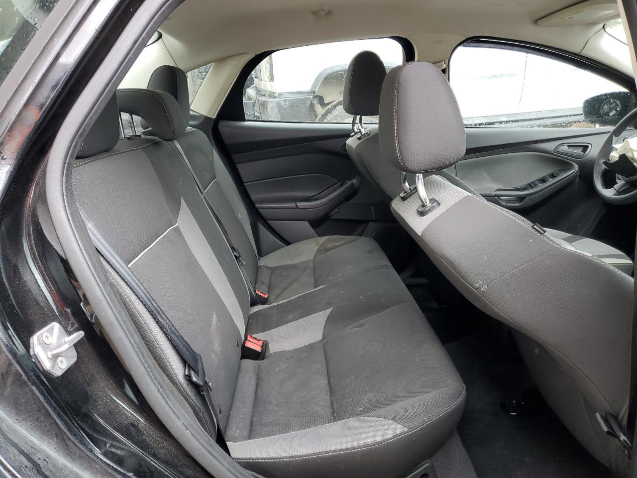 1FAHP3F24CL274450 2012 Ford Focus Se