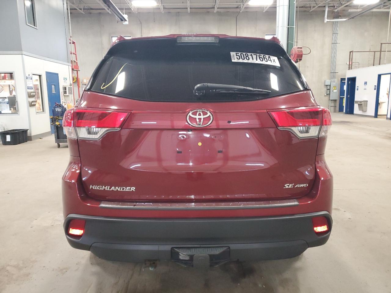 5TDJZRFH2JS841666 2018 Toyota Highlander Se