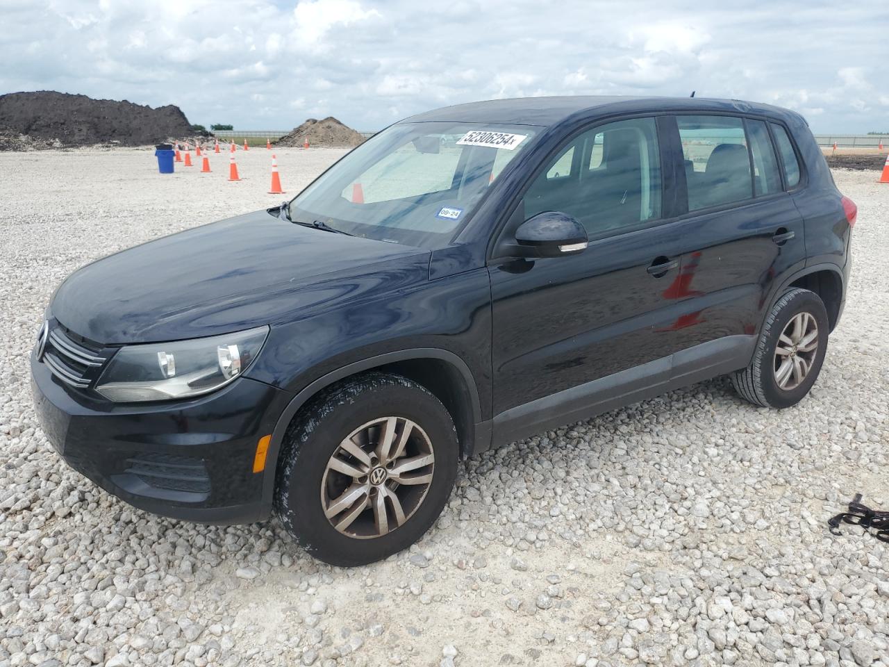 2013 Volkswagen Tiguan S vin: WVGAV7AX4DW537401